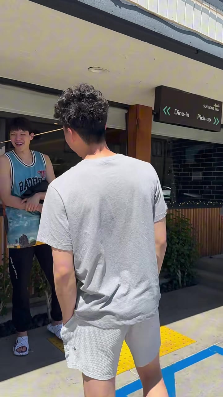 兄弟我来了?杨瀚森和崔永熙在洛杉矶偶遇 传授点NBA打拼经验